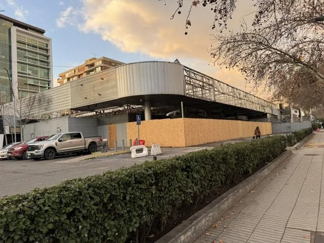 Supermercado Líder de Av. Vitacura antes de la demolición